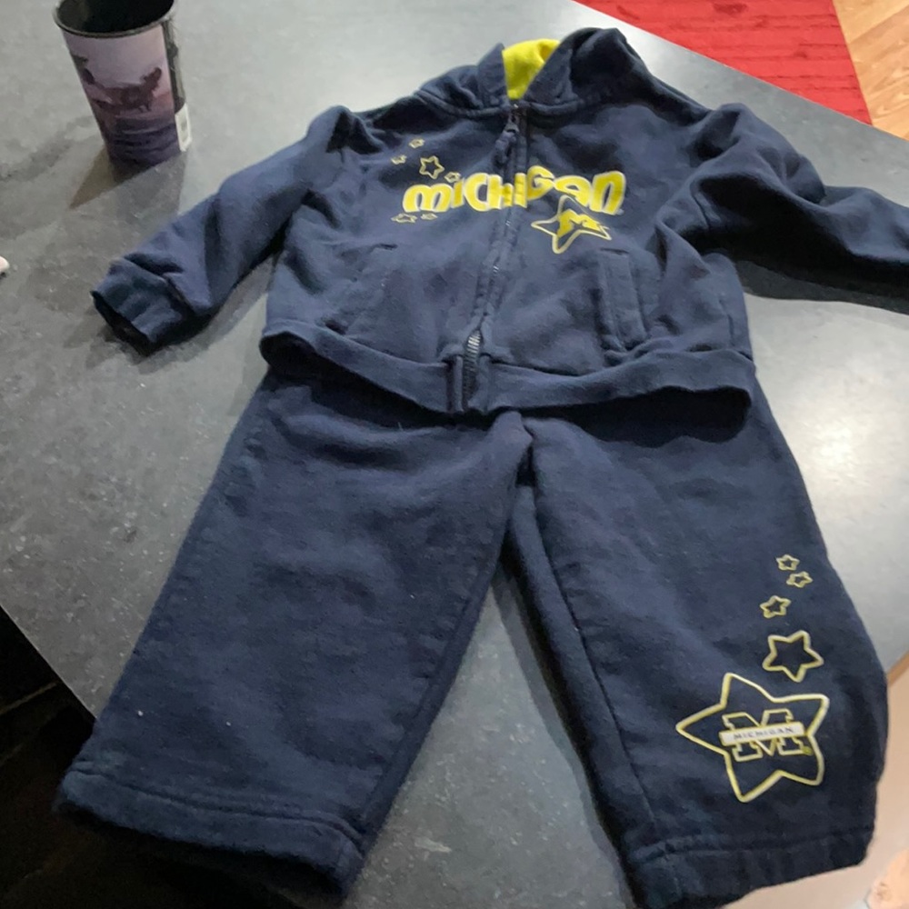 Girls size T2 sweatsuit